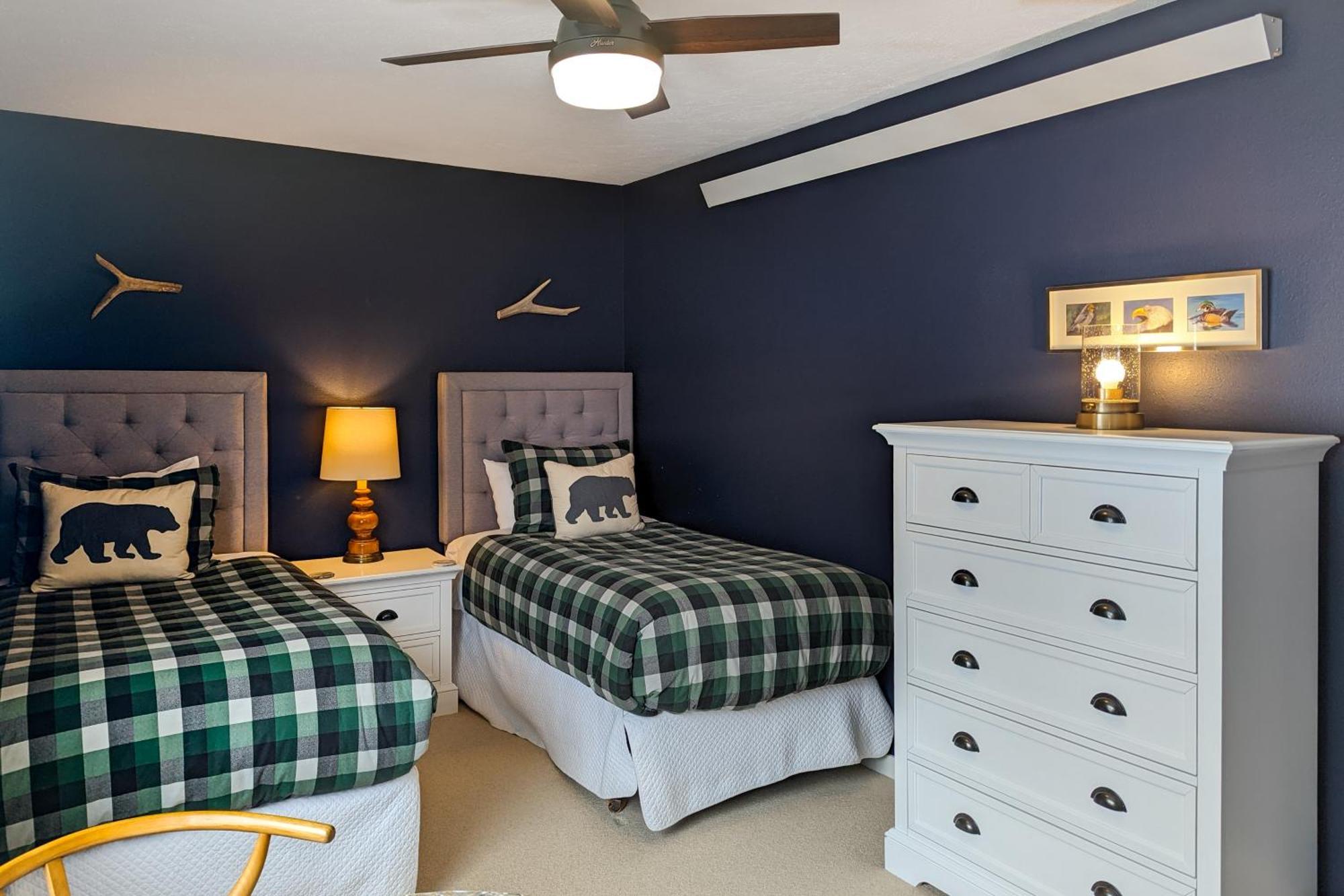 Glacier Jackson Room photo